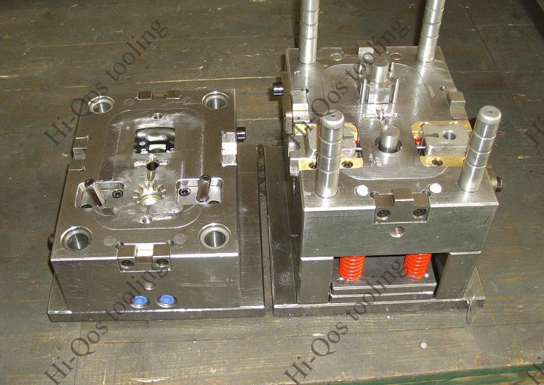 Plastic injection mold