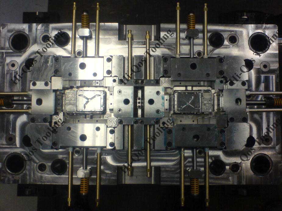 Plastic injection mold